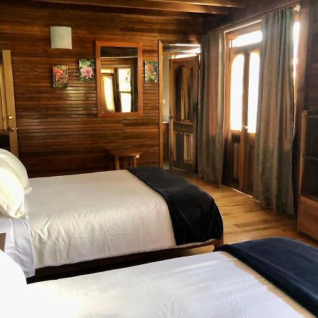 Hostal Zafiro Mindo Bagian luar foto