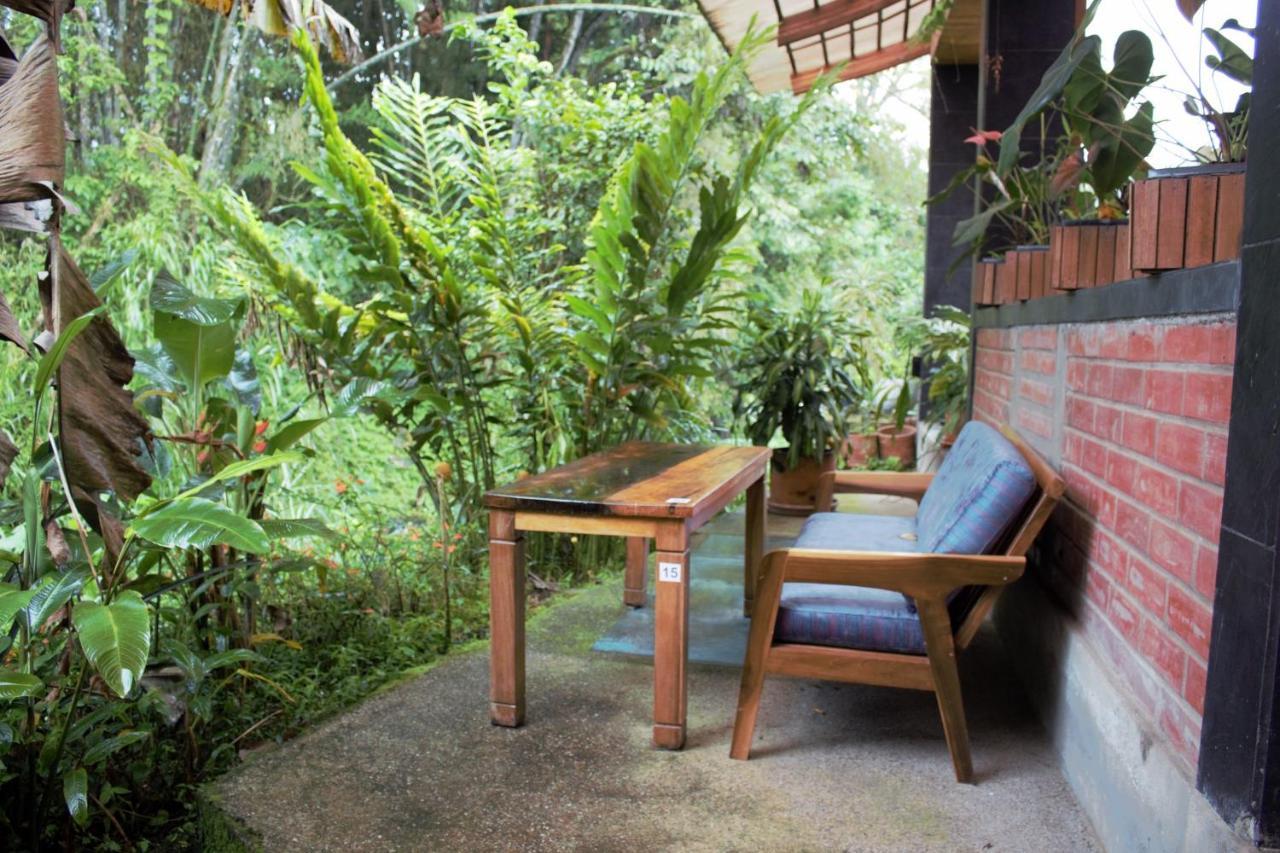 Hostal Zafiro Mindo Bagian luar foto