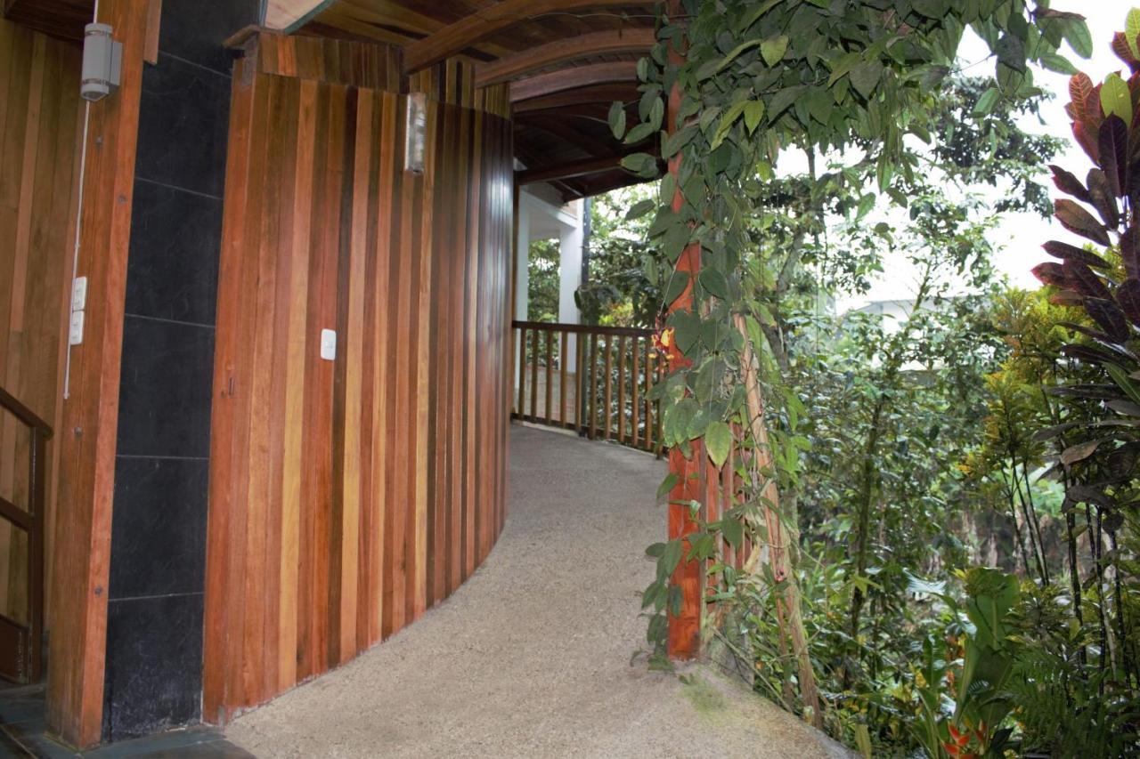 Hostal Zafiro Mindo Bagian luar foto