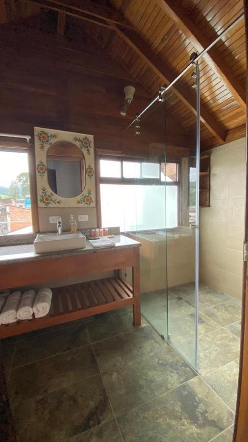 Hostal Zafiro Mindo Bagian luar foto