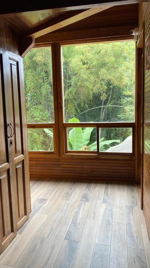 Hostal Zafiro Mindo Bagian luar foto