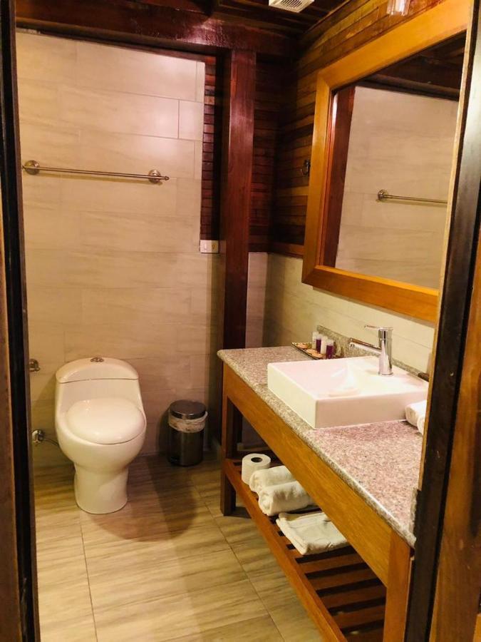Hostal Zafiro Mindo Bagian luar foto