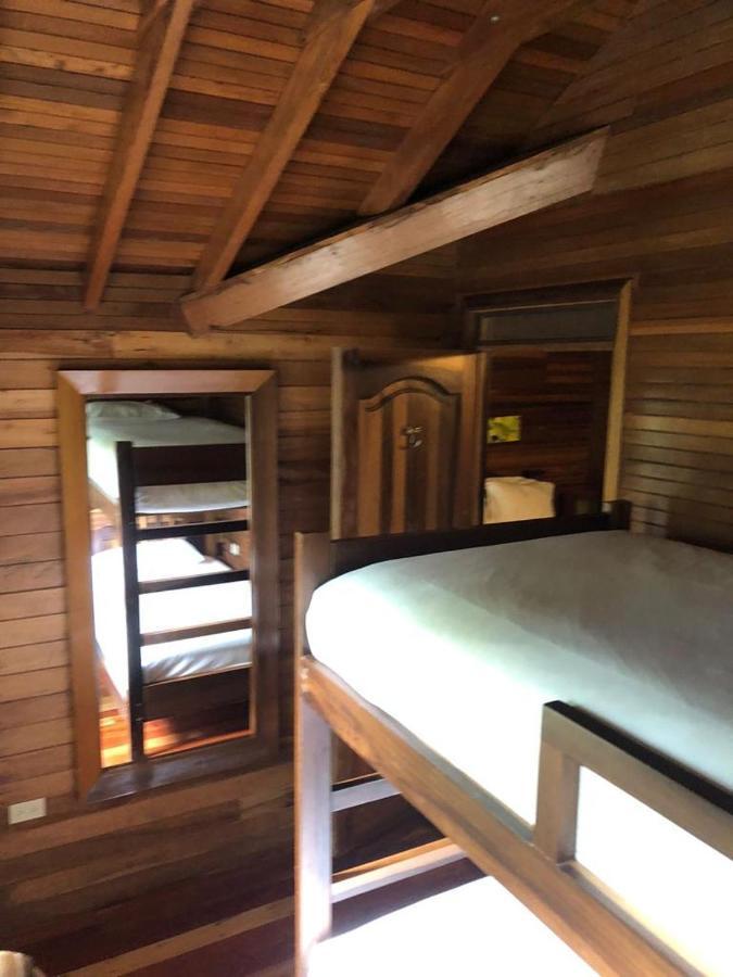 Hostal Zafiro Mindo Bagian luar foto